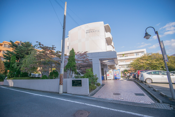 （池田回生病院が隣接しており、利用者の健康ケアへの配慮もなされている。）