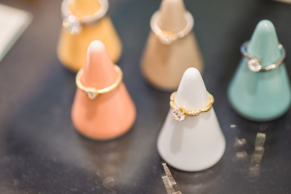（「mina.jewelry」は指輪を一緒に作るだけでなく、幸せを一緒に作る会社なのだろう。）