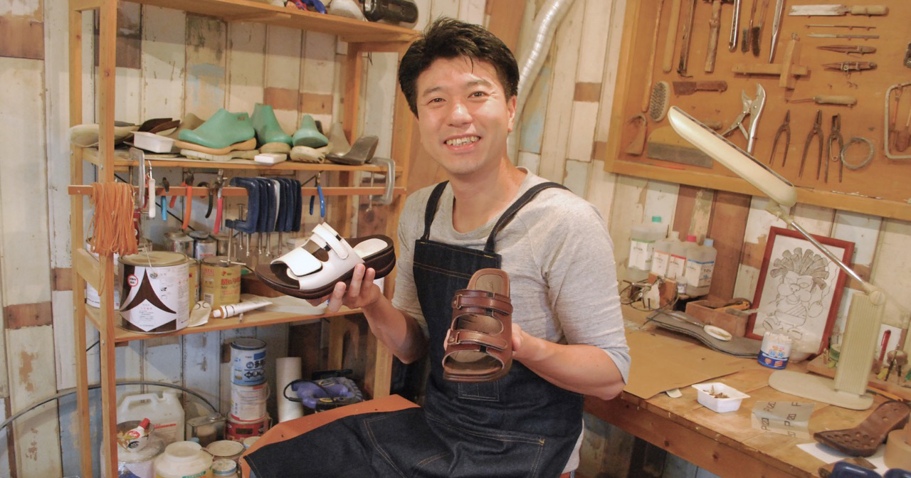 「引っ張る」リーダーから「見守る」リーダーへ。 大阪・生野の靴メーカーがはじめた、自走する組織への変革（等身大組織論 #1）のサムネイル